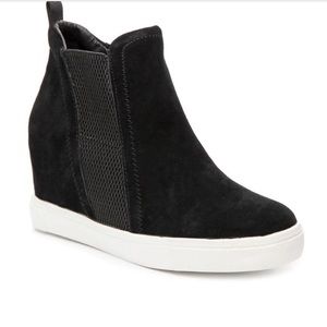 Steve Madden black sneaker wedge size 7.5